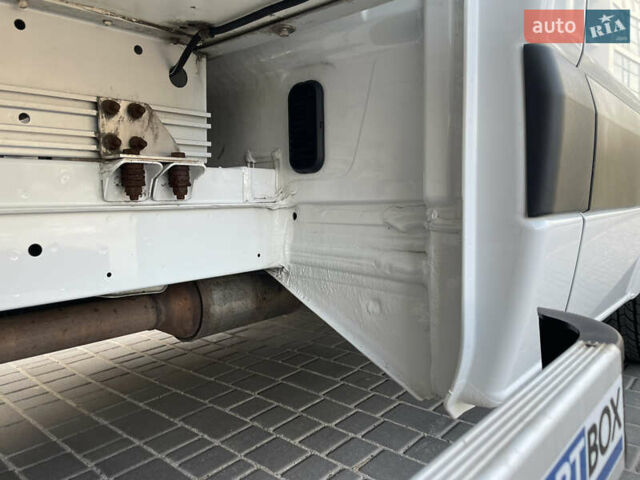 Белый Мерседес Sprinter, объемом двигателя 2.2 л и пробегом 280 тыс. км за 20900 $, фото 52 на Automoto.ua