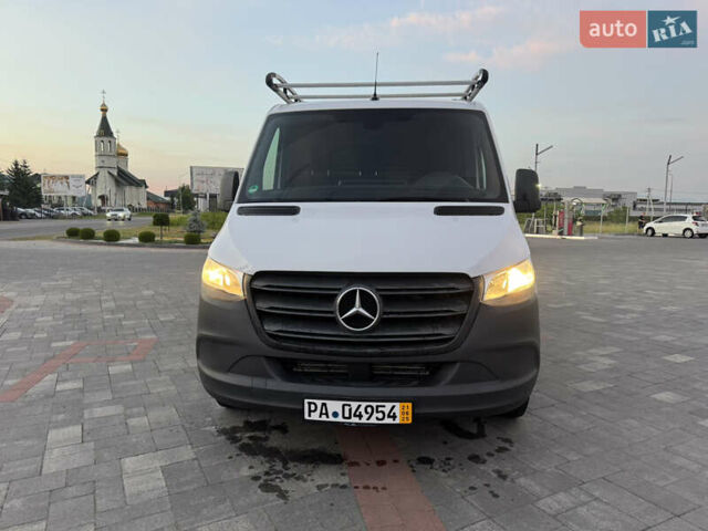 Белый Мерседес Sprinter, объемом двигателя 2.2 л и пробегом 307 тыс. км за 22390 $, фото 2 на Automoto.ua