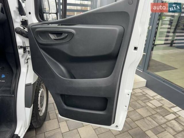 Белый Мерседес Sprinter, объемом двигателя 2.2 л и пробегом 195 тыс. км за 24400 $, фото 22 на Automoto.ua