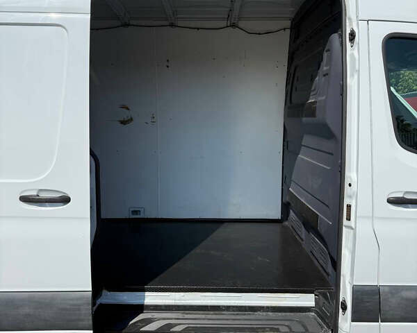 Белый Мерседес Sprinter, объемом двигателя 2.99 л и пробегом 164 тыс. км за 40999 $, фото 10 на Automoto.ua