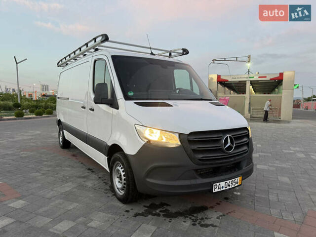 Белый Мерседес Sprinter, объемом двигателя 2.2 л и пробегом 307 тыс. км за 22390 $, фото 3 на Automoto.ua