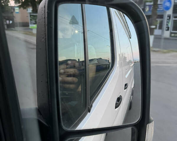 Белый Мерседес Sprinter, объемом двигателя 2.2 л и пробегом 307 тыс. км за 22390 $, фото 52 на Automoto.ua