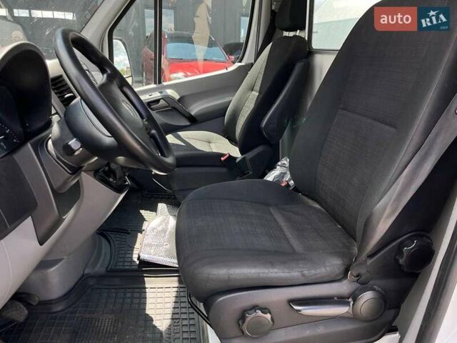 Белый Мерседес Sprinter, объемом двигателя 2.2 л и пробегом 230 тыс. км за 20900 $, фото 22 на Automoto.ua
