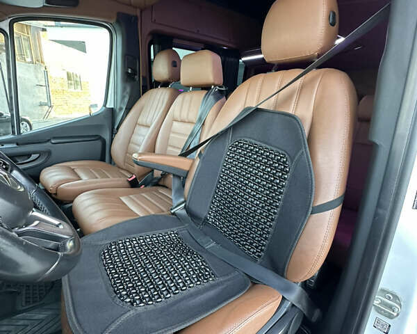 Белый Мерседес Sprinter, объемом двигателя 2.14 л и пробегом 437 тыс. км за 33000 $, фото 9 на Automoto.ua