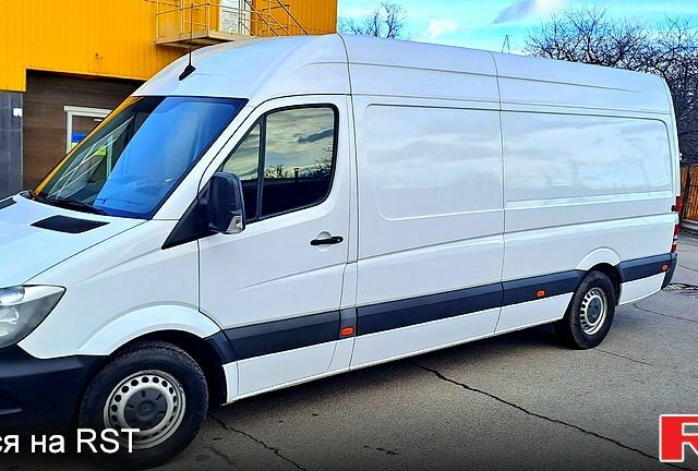 Белый Мерседес Sprinter, объемом двигателя 2.1 л и пробегом 300 тыс. км за 18800 $, фото 3 на Automoto.ua