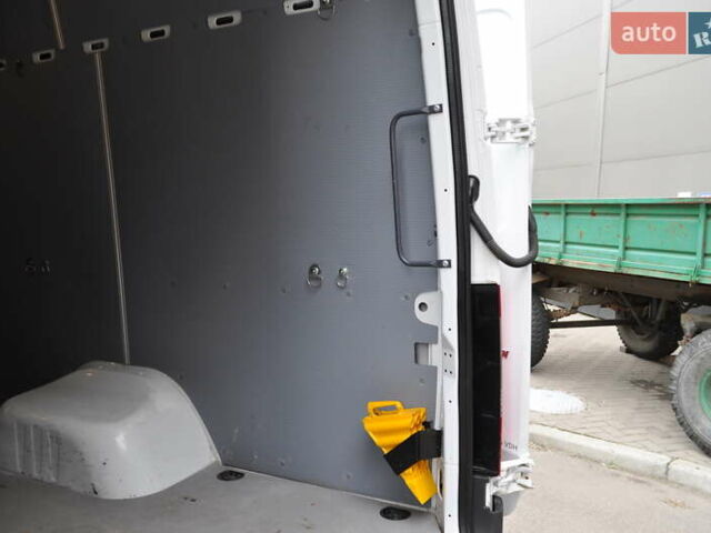 Белый Мерседес Sprinter, объемом двигателя 2.14 л и пробегом 90 тыс. км за 38800 $, фото 37 на Automoto.ua