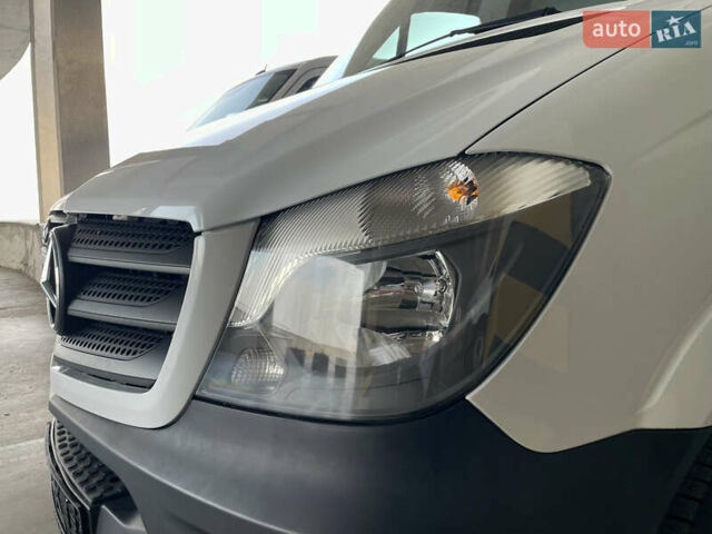 Белый Мерседес Sprinter, объемом двигателя 2.2 л и пробегом 280 тыс. км за 20900 $, фото 74 на Automoto.ua