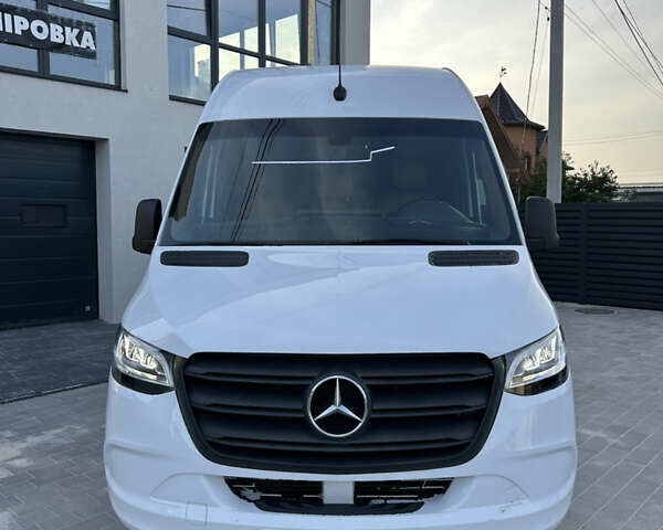 Белый Мерседес Sprinter, объемом двигателя 2.14 л и пробегом 437 тыс. км за 33000 $, фото 1 на Automoto.ua