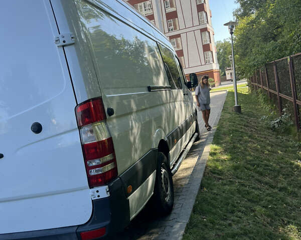 Белый Мерседес Sprinter, объемом двигателя 2.14 л и пробегом 272 тыс. км за 21500 $, фото 4 на Automoto.ua