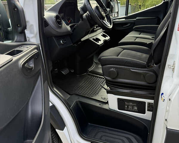 Белый Мерседес Sprinter, объемом двигателя 2.14 л и пробегом 304 тыс. км за 35000 $, фото 22 на Automoto.ua