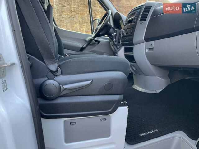 Белый Мерседес Sprinter, объемом двигателя 2.2 л и пробегом 280 тыс. км за 20900 $, фото 33 на Automoto.ua