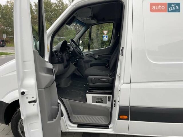 Белый Мерседес Sprinter, объемом двигателя 2.2 л и пробегом 238 тыс. км за 25300 $, фото 15 на Automoto.ua