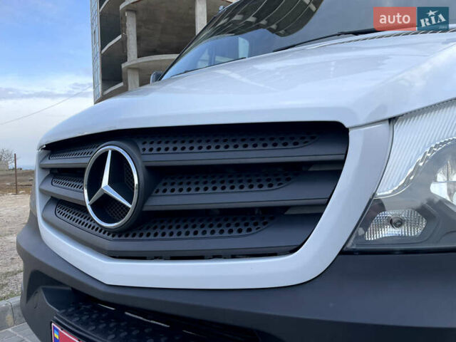 Белый Мерседес Sprinter, объемом двигателя 2.2 л и пробегом 280 тыс. км за 20900 $, фото 7 на Automoto.ua