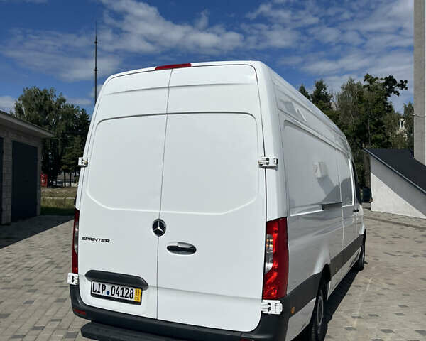 Белый Мерседес Sprinter, объемом двигателя 0 л и пробегом 241 тыс. км за 23200 $, фото 3 на Automoto.ua