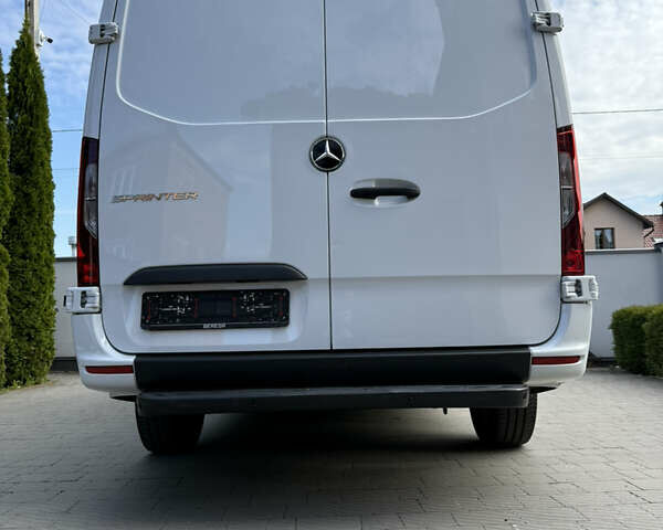 Белый Мерседес Sprinter, объемом двигателя 2.14 л и пробегом 304 тыс. км за 35000 $, фото 11 на Automoto.ua