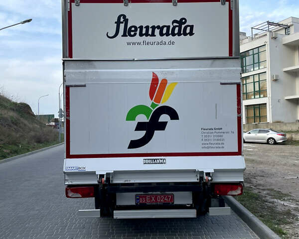 Белый Мерседес Sprinter, объемом двигателя 2.2 л и пробегом 280 тыс. км за 20900 $, фото 4 на Automoto.ua