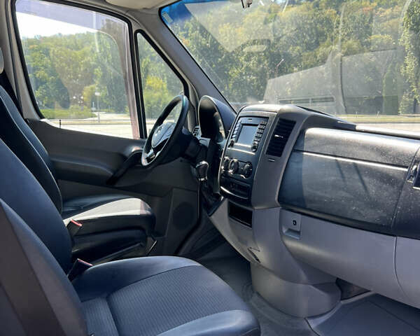 Білий Мерседес Sprinter, об'ємом двигуна 2.99 л та пробігом 160 тис. км за 27000 $, фото 21 на Automoto.ua