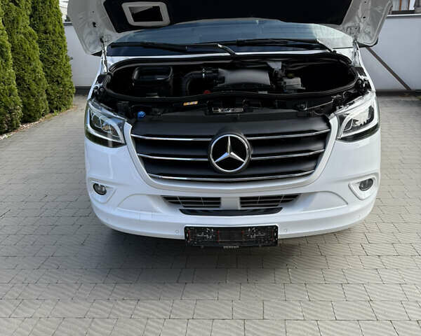 Белый Мерседес Sprinter, объемом двигателя 2.14 л и пробегом 304 тыс. км за 34000 $, фото 5 на Automoto.ua