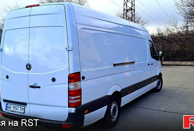 Белый Мерседес Sprinter, объемом двигателя 2.1 л и пробегом 300 тыс. км за 18800 $, фото 5 на Automoto.ua