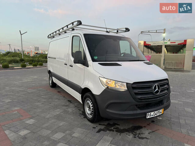 Белый Мерседес Sprinter, объемом двигателя 2.2 л и пробегом 307 тыс. км за 22390 $, фото 7 на Automoto.ua