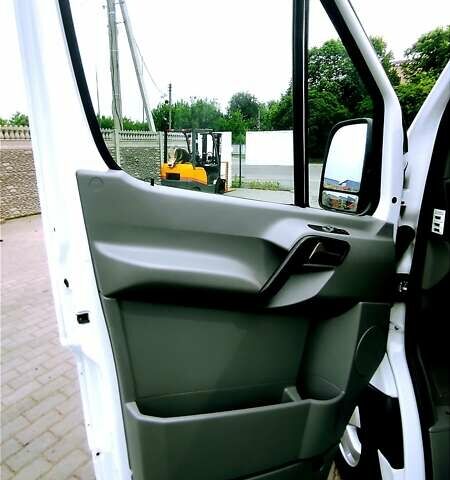 Белый Мерседес Sprinter, объемом двигателя 2.2 л и пробегом 250 тыс. км за 33999 $, фото 46 на Automoto.ua
