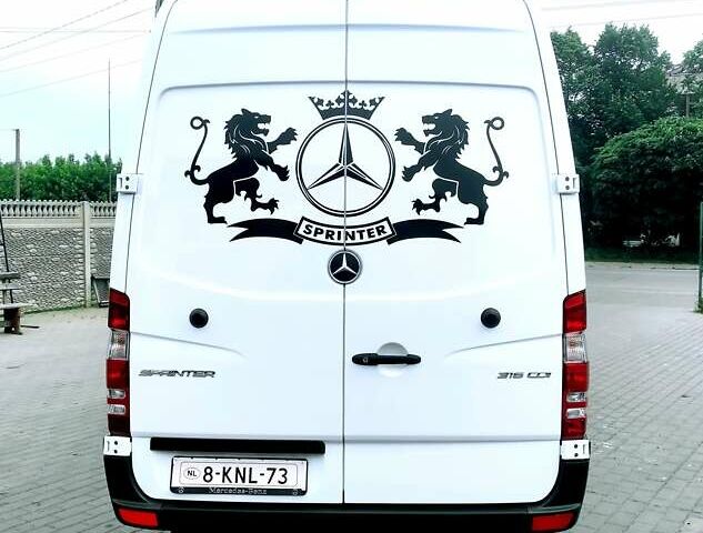Белый Мерседес Sprinter, объемом двигателя 2.2 л и пробегом 250 тыс. км за 33999 $, фото 3 на Automoto.ua