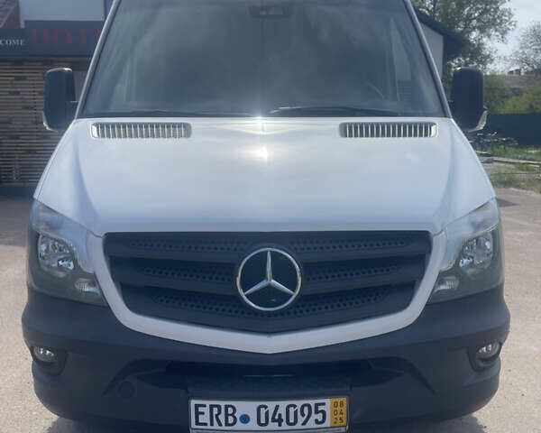 Белый Мерседес Sprinter, объемом двигателя 2.14 л и пробегом 229 тыс. км за 24900 $, фото 2 на Automoto.ua