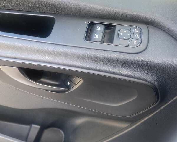 Белый Мерседес Sprinter, объемом двигателя 2.99 л и пробегом 337 тыс. км за 32000 $, фото 7 на Automoto.ua