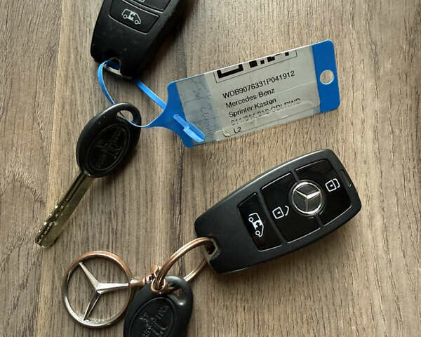 Белый Мерседес Sprinter, объемом двигателя 2.14 л и пробегом 304 тыс. км за 35000 $, фото 42 на Automoto.ua