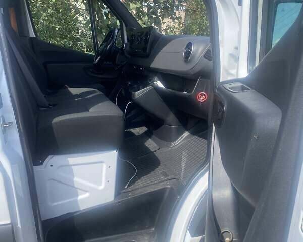 Белый Мерседес Sprinter, объемом двигателя 2.99 л и пробегом 337 тыс. км за 32000 $, фото 10 на Automoto.ua
