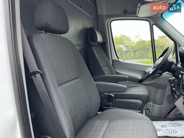 Белый Мерседес Sprinter, объемом двигателя 2.2 л и пробегом 238 тыс. км за 25300 $, фото 28 на Automoto.ua