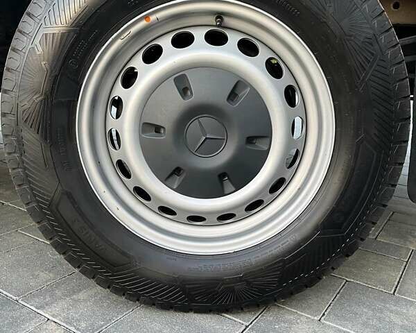 Белый Мерседес Sprinter, объемом двигателя 2.99 л и пробегом 330 тыс. км за 33500 $, фото 21 на Automoto.ua
