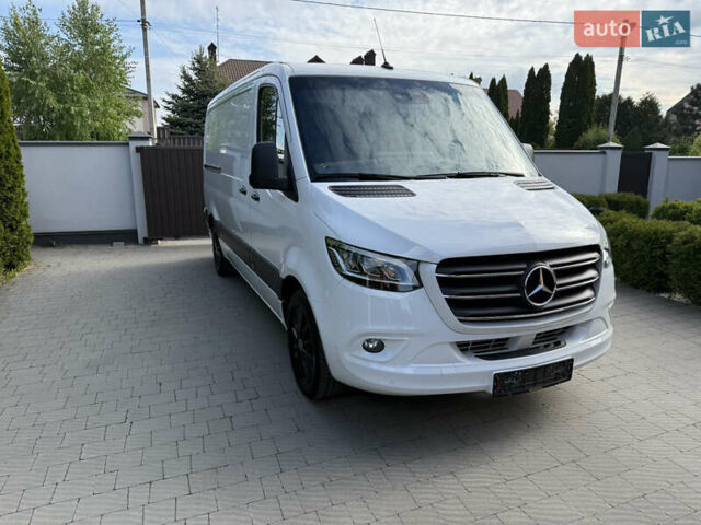 Белый Мерседес Sprinter, объемом двигателя 2.14 л и пробегом 304 тыс. км за 35000 $, фото 3 на Automoto.ua