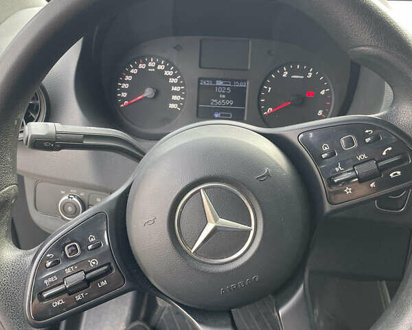 Белый Мерседес Sprinter, объемом двигателя 2.2 л и пробегом 256 тыс. км за 22690 $, фото 1 на Automoto.ua