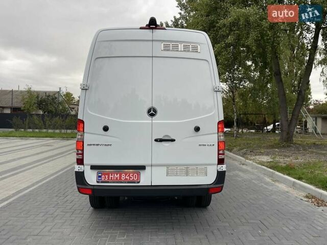 Белый Мерседес Sprinter, объемом двигателя 2.2 л и пробегом 238 тыс. км за 25300 $, фото 5 на Automoto.ua