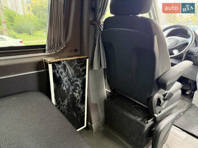 Белый Мерседес Sprinter, объемом двигателя 3 л и пробегом 404 тыс. км за 37000 $, фото 11 на Automoto.ua