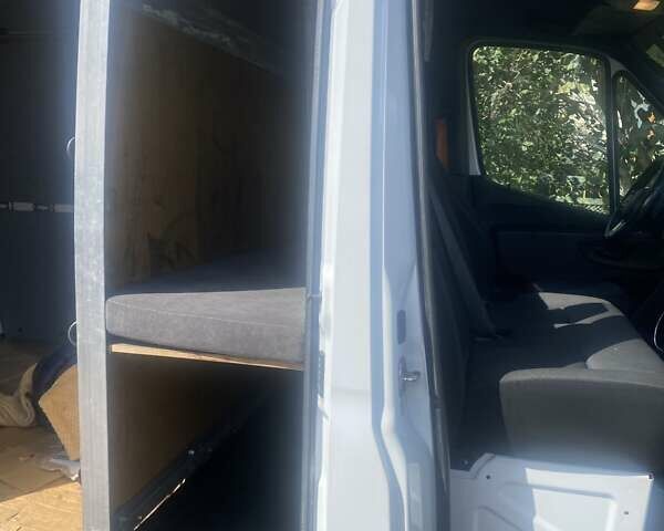 Белый Мерседес Sprinter, объемом двигателя 2.99 л и пробегом 337 тыс. км за 32000 $, фото 8 на Automoto.ua