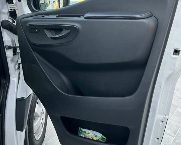 Белый Мерседес Sprinter, объемом двигателя 2.14 л и пробегом 437 тыс. км за 33000 $, фото 11 на Automoto.ua