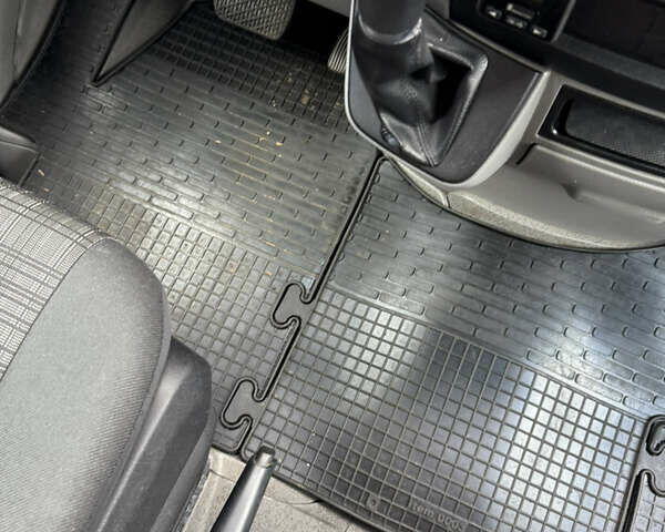 Белый Мерседес Sprinter, объемом двигателя 3 л и пробегом 404 тыс. км за 37000 $, фото 17 на Automoto.ua