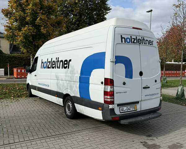 Белый Мерседес Sprinter, объемом двигателя 2.2 л и пробегом 350 тыс. км за 23675 $, фото 3 на Automoto.ua