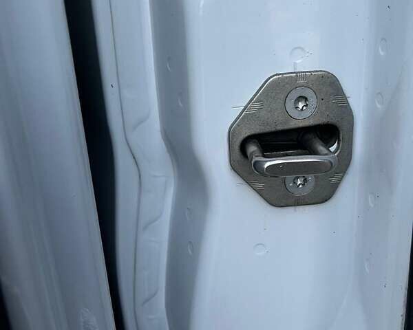 Белый Мерседес Sprinter, объемом двигателя 2.99 л и пробегом 330 тыс. км за 33500 $, фото 41 на Automoto.ua