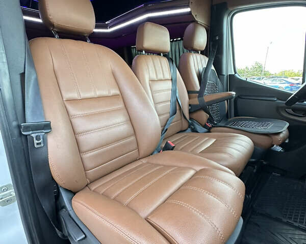 Белый Мерседес Sprinter, объемом двигателя 2.14 л и пробегом 437 тыс. км за 33000 $, фото 12 на Automoto.ua