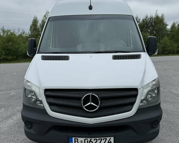 Белый Мерседес Sprinter, объемом двигателя 3 л и пробегом 289 тыс. км за 29800 $, фото 2 на Automoto.ua