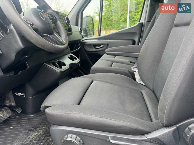 Белый Мерседес Sprinter, объемом двигателя 2.2 л и пробегом 301 тыс. км за 32000 $, фото 9 на Automoto.ua