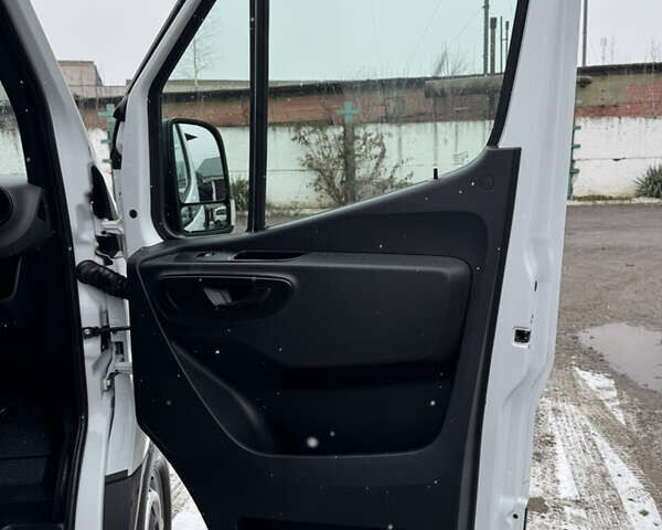 Белый Мерседес Sprinter, объемом двигателя 2.14 л и пробегом 262 тыс. км за 23700 $, фото 22 на Automoto.ua