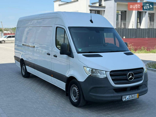 Белый Мерседес Sprinter, объемом двигателя 2.2 л и пробегом 325 тыс. км за 22803 $, фото 2 на Automoto.ua