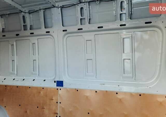 Белый Мерседес Sprinter, объемом двигателя 2.14 л и пробегом 330 тыс. км за 25000 $, фото 19 на Automoto.ua