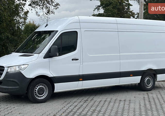 Белый Мерседес Sprinter, объемом двигателя 0 л и пробегом 190 тыс. км за 27136 $, фото 1 на Automoto.ua