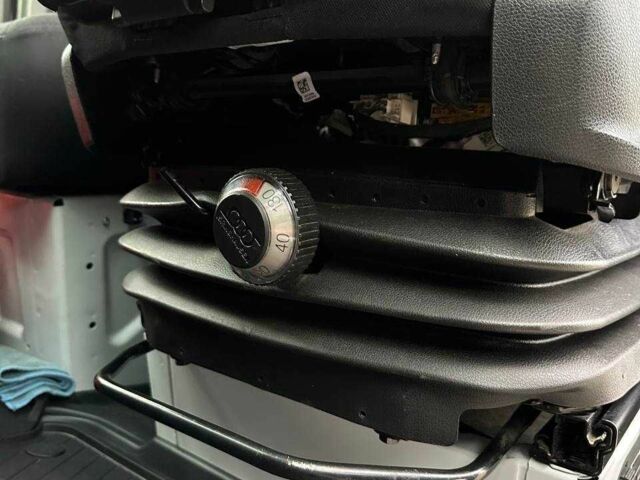 Белый Мерседес Sprinter, объемом двигателя 2.2 л и пробегом 340 тыс. км за 36110 $, фото 11 на Automoto.ua