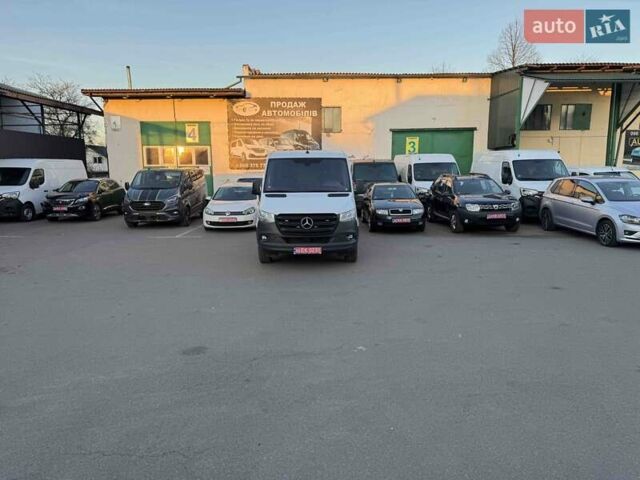 Белый Мерседес Sprinter, объемом двигателя 2.2 л и пробегом 180 тыс. км за 27900 $, фото 1 на Automoto.ua